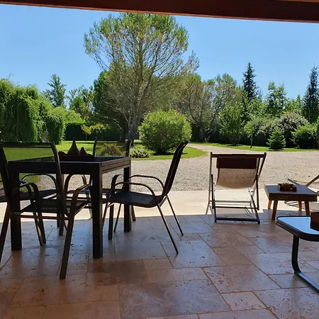 Climatisee Avec Entree Privative Les Deux Glycines *