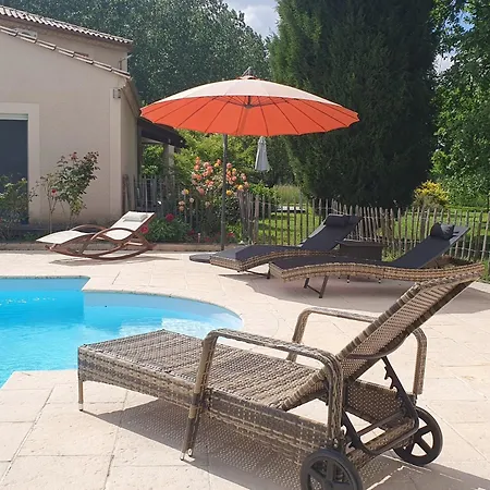 Climatisee Avec Entree Privative Les Deux Glycines * Ledat