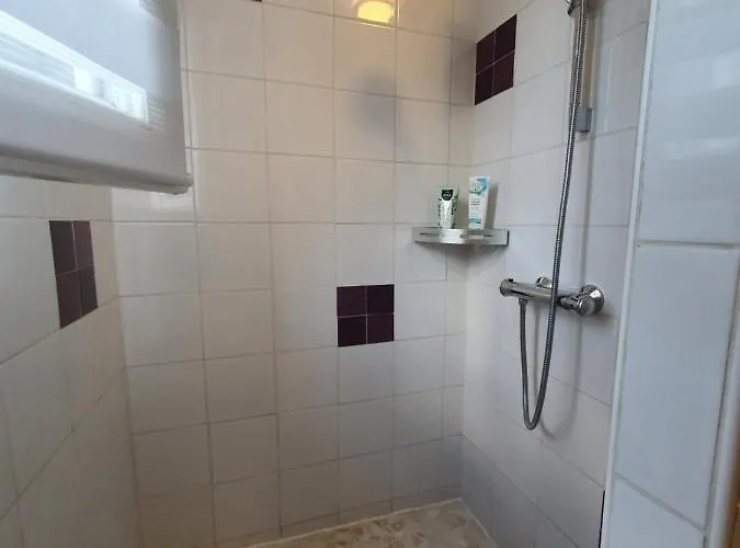 Les Deux Glycines 3*